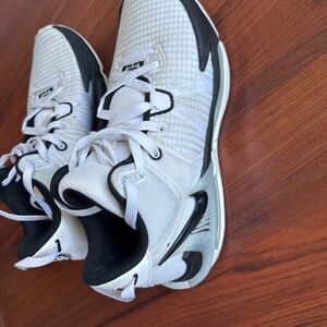 Men’s basketball shoes